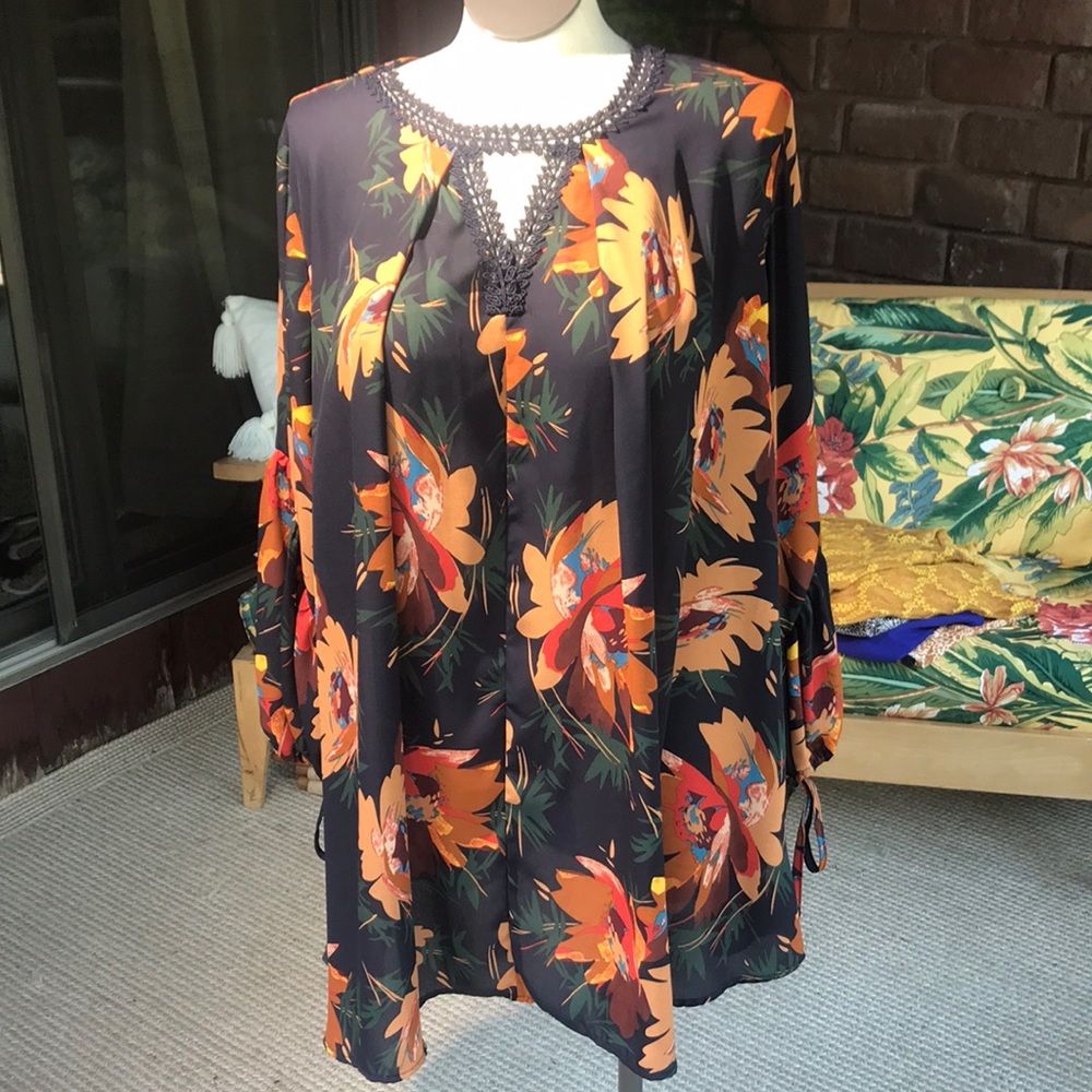Navy floral print tunic